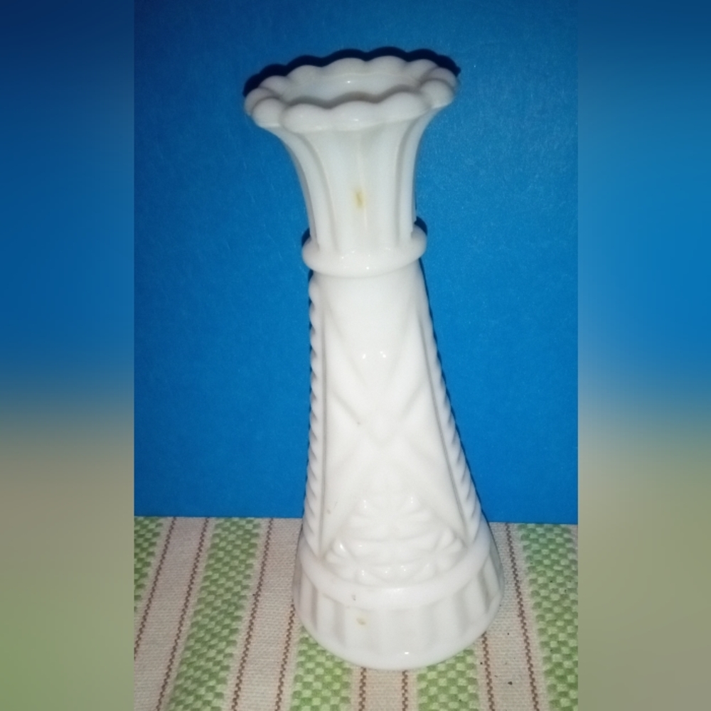 Vintage Diamond Milk Glass Vase - Picture 2 of 3